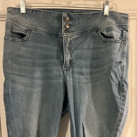 Lane Bryant Women's Distressed Skinny Jeans Size 16 Blue Stretch Denim Mid Rise - Picture 3 of 11